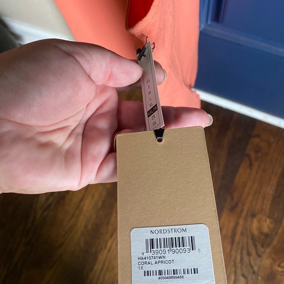 Halogen orange v neck tank 1X - Picture 3 of 3